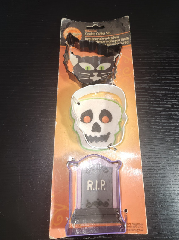 Wilton Halloween Cookie Cutter Set of 3 Cat Skull Tombstone