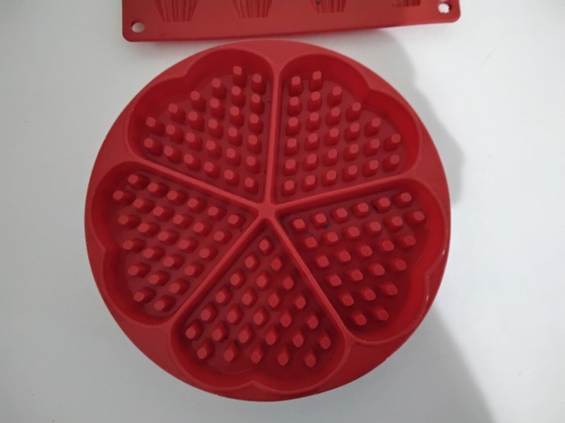 Bakers Holidays Coming Set of 5 Silicone Candy Molds 1 Shell 1 Carrot 3 Hearts gallery