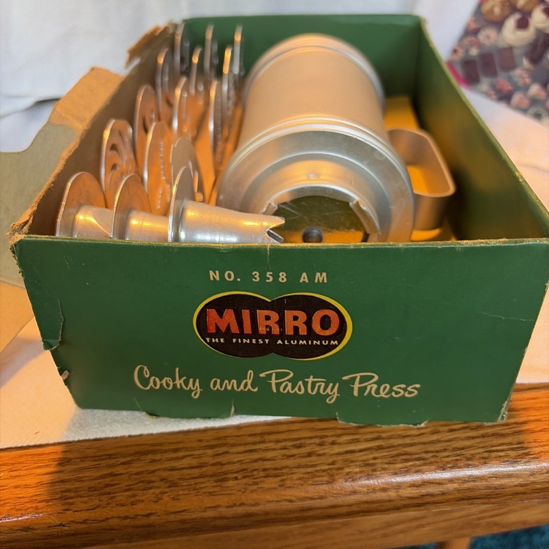 Vintage Mirro Model 358 AM Aluminum Cookie & Pastry Press in Original Box gallery
