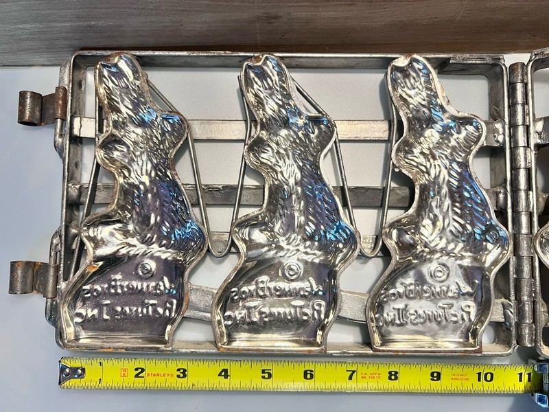 Bugs Bunny Chocolate Mold (3) Warner Bros. Pictures Inc. gallery