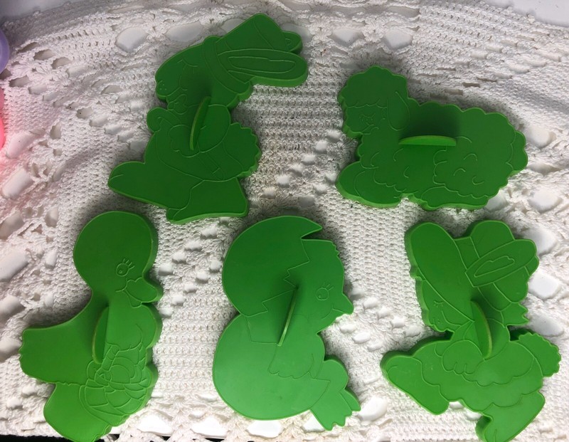 5 Vintage 1978 Wilton EASTER Cookie Cutters Green Plastic Duck Chick Rabbit Lamb gallery