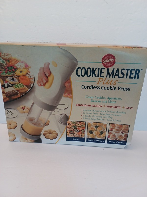 Wilton Cookie Master Plus Cordless Cookie Press White 12 Discs 4 Tips Recipe NEW
