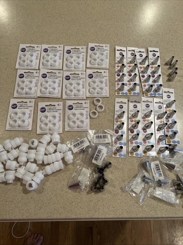 LOT vof Wilton cake decorating 100 + Tips Couplers Tip Sets