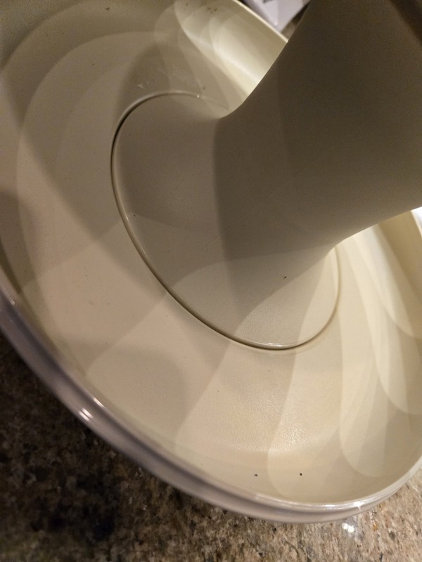Tupperware Round Plastic Pedestal Cake Stand 1-Tier White/Gray Matte gallery