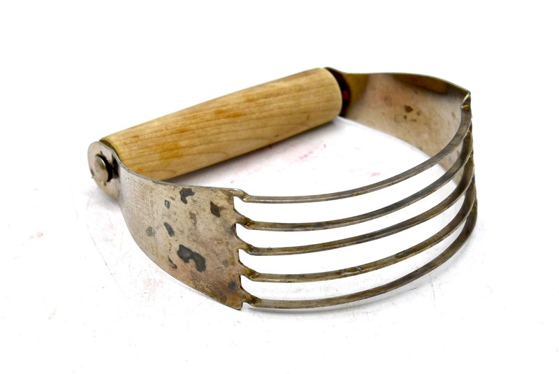 Vintage Ekco Dough Blender Mixer Flour Butter Cutter Wood Handle USA Photo Prop