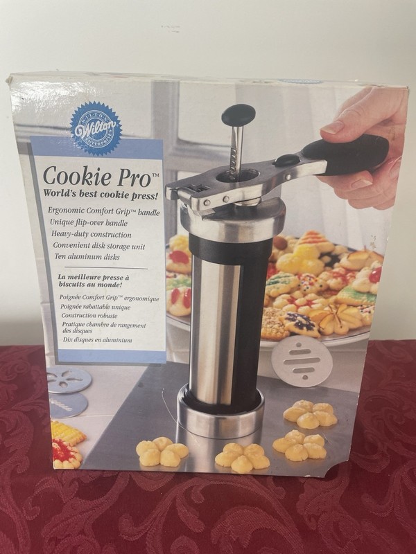 Wilton Cookie Pro Press – W/10 Decorating Disks – Comfort Grip, Pump, Storage