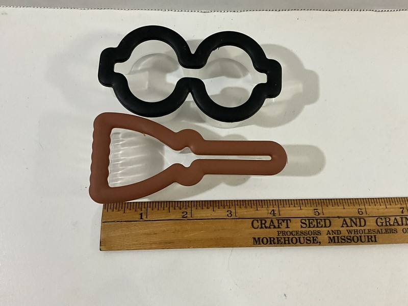 Set Of 2 Harry Potter Plastic 3D Cookie Cutters Glasses And Broom gallery