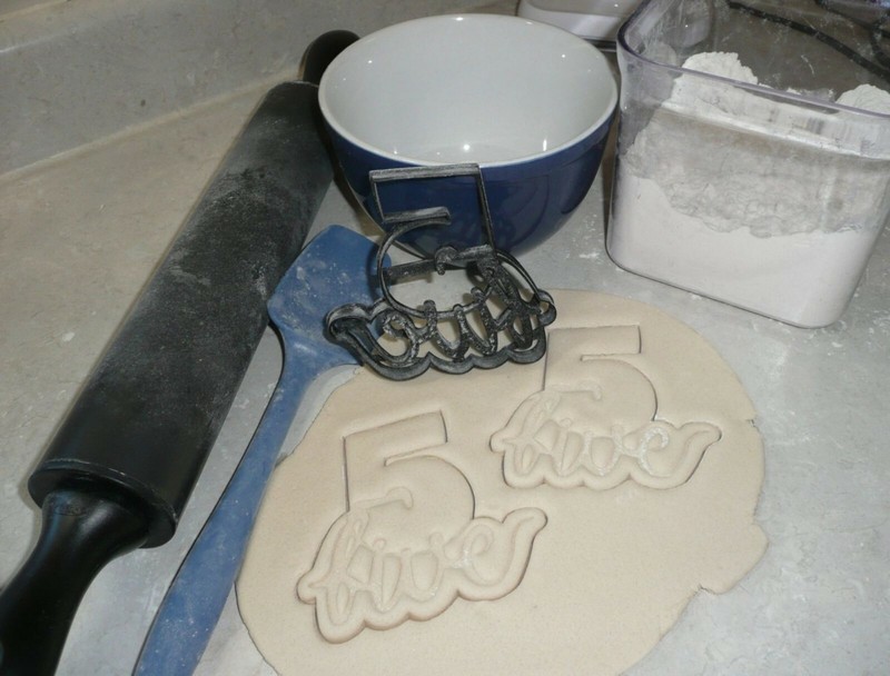 NUMBER FIVE 5 WITH WORD LETTERED BIRTHDAY ANNIVERSARY COOKIE CUTTER USA PR2406 gallery