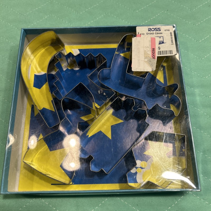 2000 Global Decor Cookie Cutter sets + Other Cutters NEW Copper & Silver gallery
