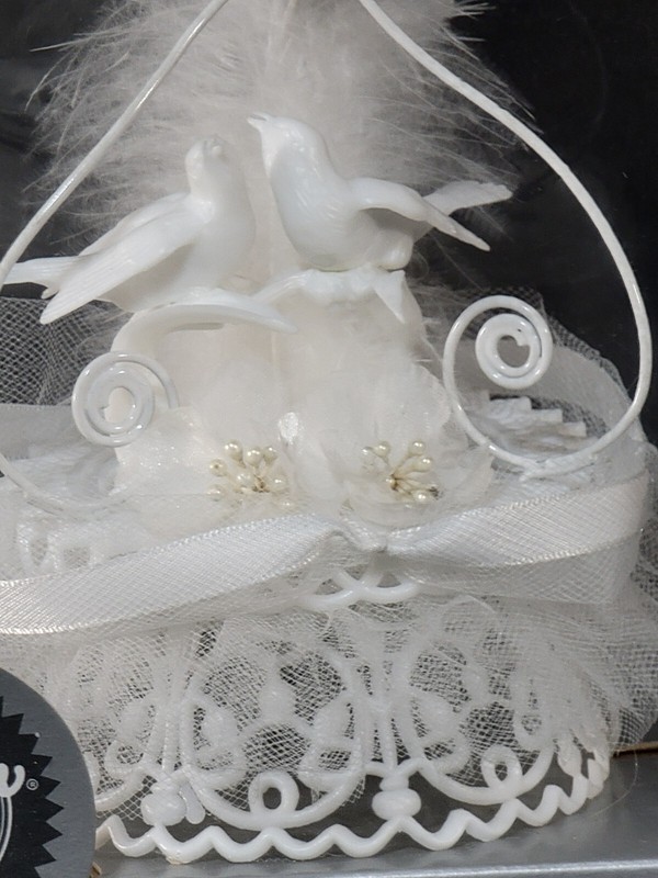 VTG NEW IN BOX WILTON HAPPINESS WHITE CAKE TOPPER DOVES TULLE FLOWERS FEATHERS gallery