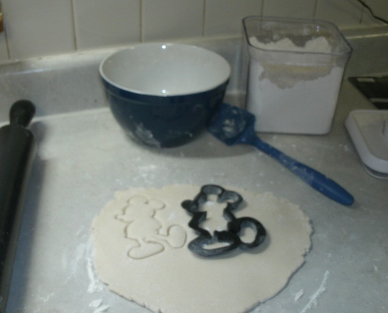 MICKEY AND MINNIE MOUSE WITH PLUTO THE PUP CARTOON COOKIE CUTTER USA PR1413 gallery