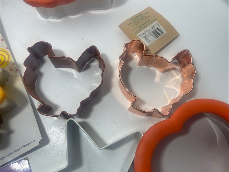 Lot 17 Wilton Comfort Grip Cookie Cutters Butterfly Duck Ghost Stars Tree More gallery