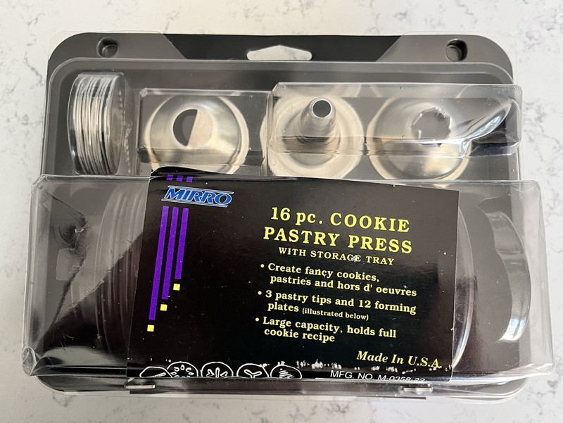 Mirro vintage Cookie Pastry Press Maker 15 Pieces Made In USA M-0358-22 Preowned gallery