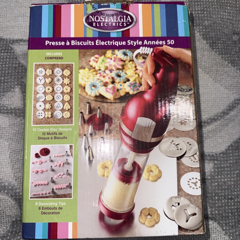 Nostalgia Electronics 50s Style retro Electric Cookie Press with 12 Discs 8 Tips gallery