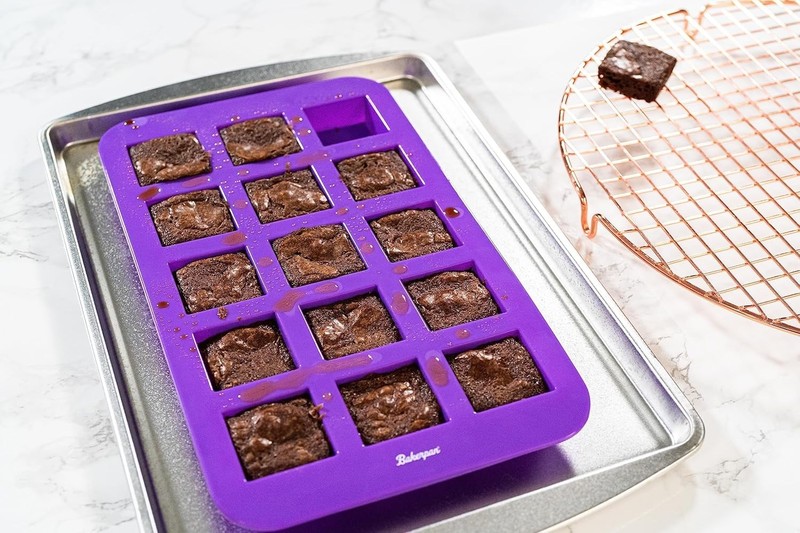 Silicone Brownie Pan with Dividers - 15 Cavities gallery