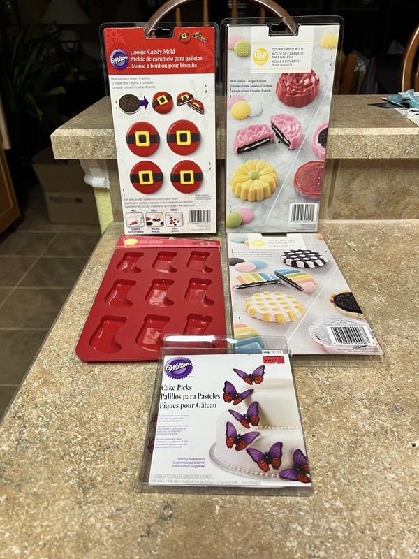 Set of 4 Wilton Cookie Candy Mold 2 Designs 6 Cavities Plastic NEW
