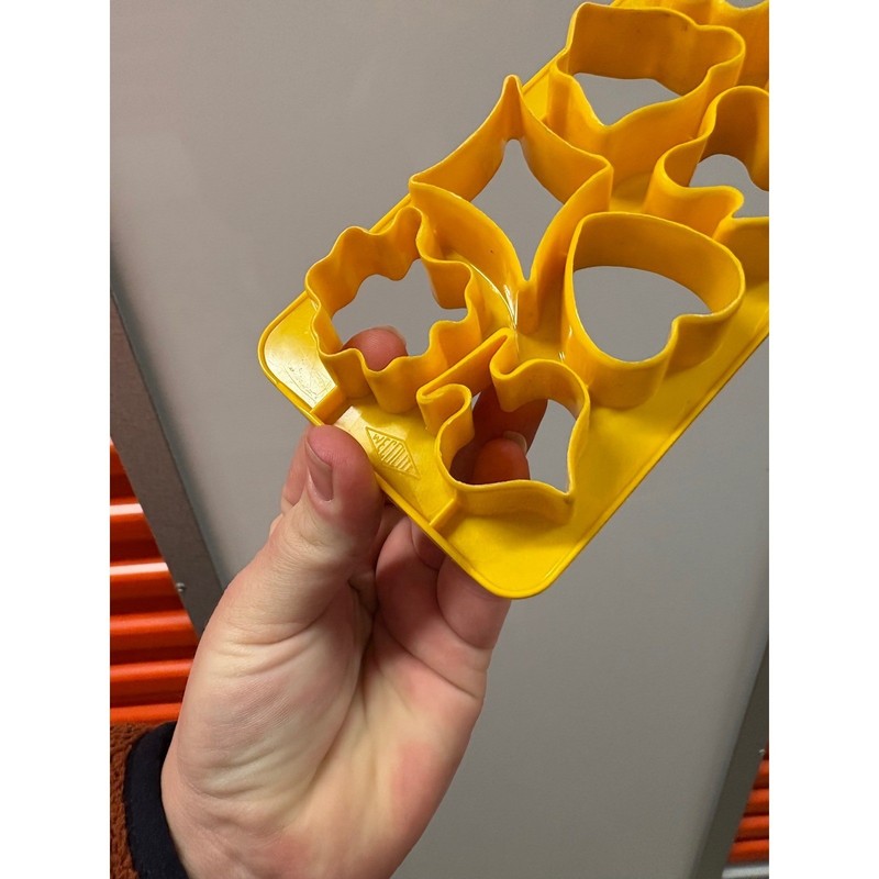 VTG 50s Wecolite Yellow Plastic Cookie Cutter Set Shapes Hearts Stars Flowers gallery