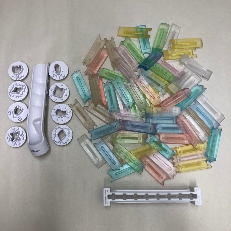 Wilton: 9-pc Fondant Decorative Punch & 65-pc Icing Sculptor Set