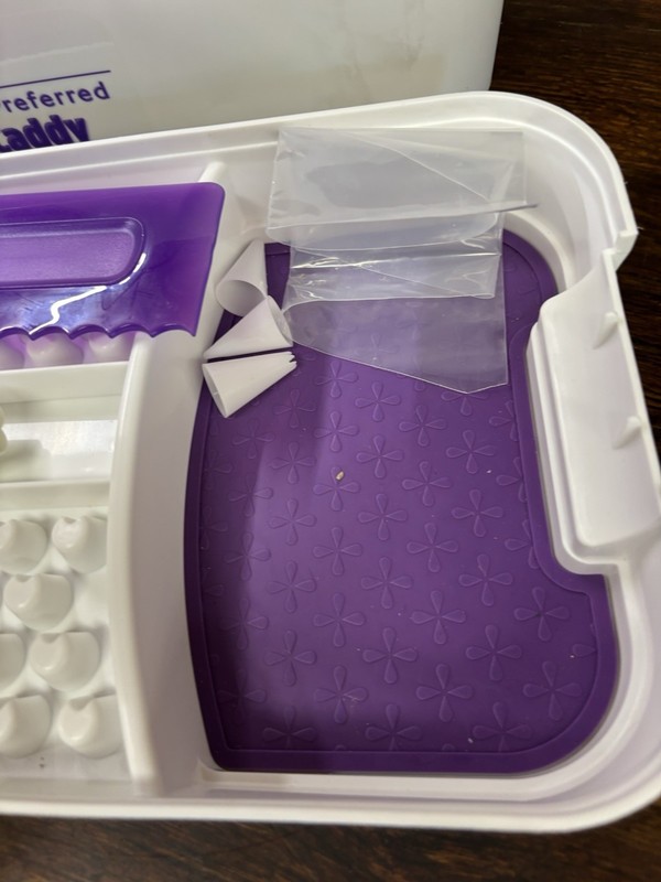 Wilton Decorator Preferred Decorating Set Tool Caddy with lots of extras gallery
