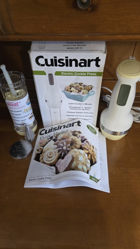 NEW CUISINART ELECTRIC COOKIE PRESS w/ 12 Stainless Discs & 8 Tips Model CCP-10