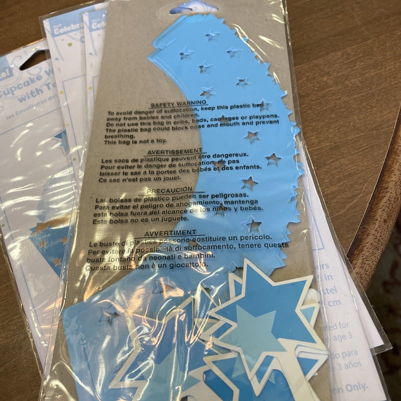 Blue Stars Cupcake Wrappers With Star Plastic Toppers 32 Count gallery