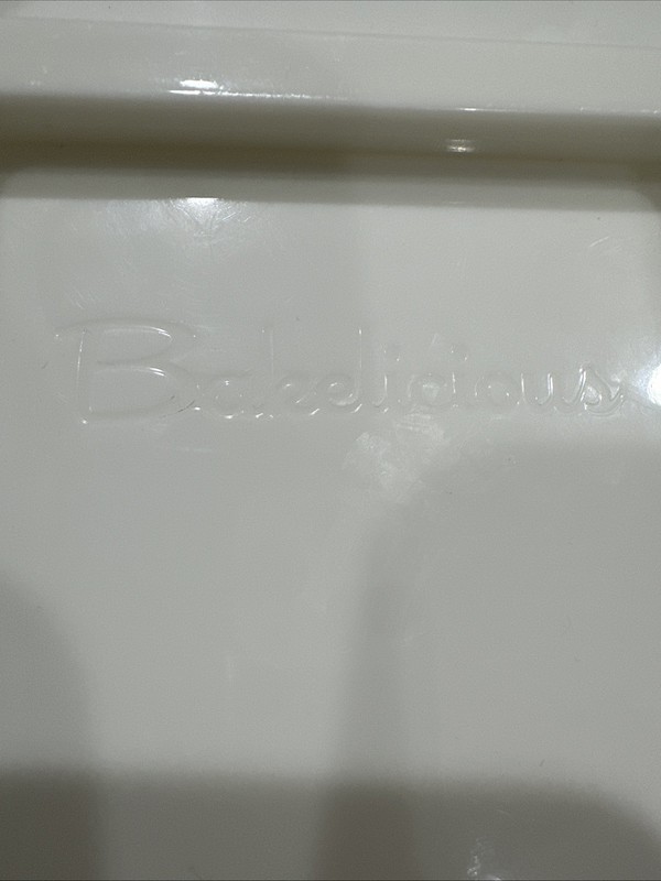 Bakelicious 12 Cupcake Plastic Carton Carrier Storage White * gallery