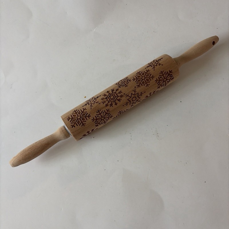 Christmas Rolling Pin Wood Carved Embossed Roller Snowflakes NWOT