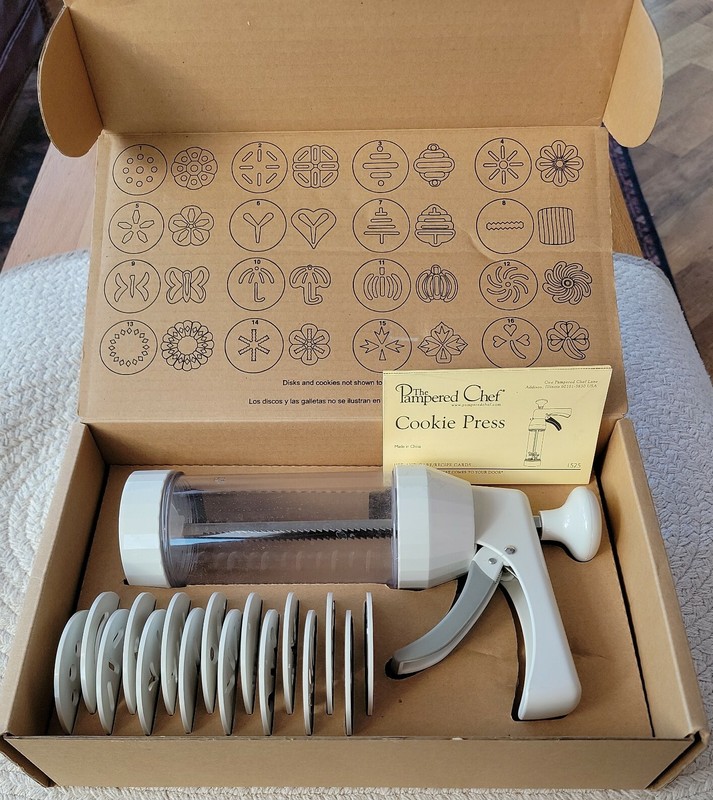 Pampered Chef Cookie Press #1525 In Original Box 16 Different Disc Patterns