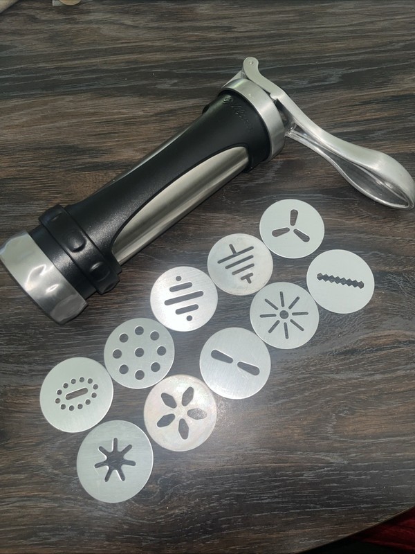Wilton Cookie Pro World’s Best Cookie Press 10 Discs High Quality Metal Design