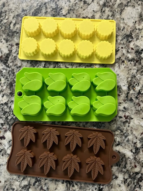 LOT Of 3 Silicone Chocolate Molds (Gummy, Soap) Marijuana Leaf Etc & Candy Bags gallery
