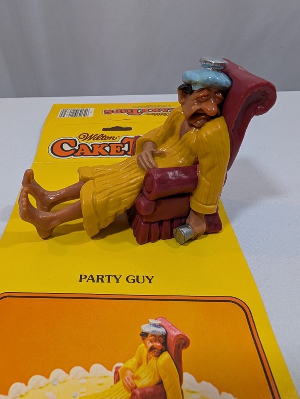 Vintage 1981 Wilton Party Guy Cake Topper Hangover Dad in Bathrobe #2113-3739