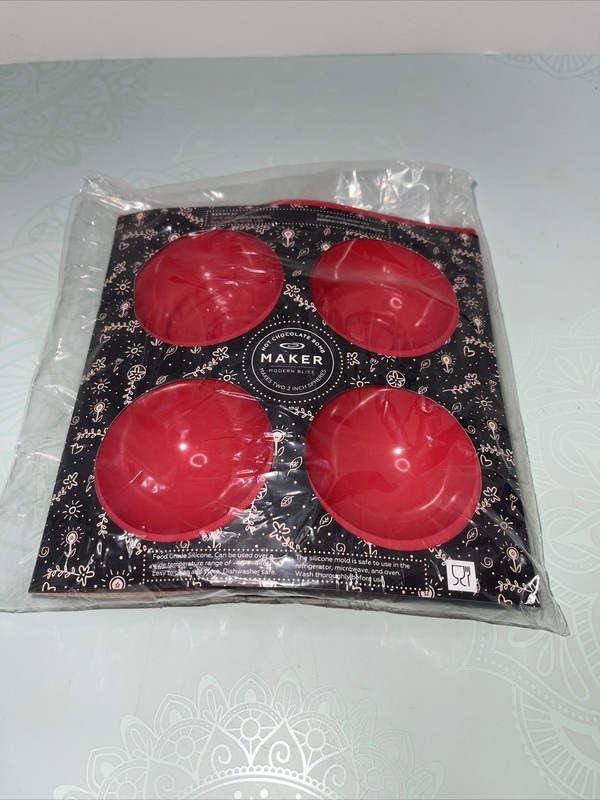 Bennkai Hot Chocolate Swirl Bomb Maker 2” Red Silicone Mold FabFitFun sealed