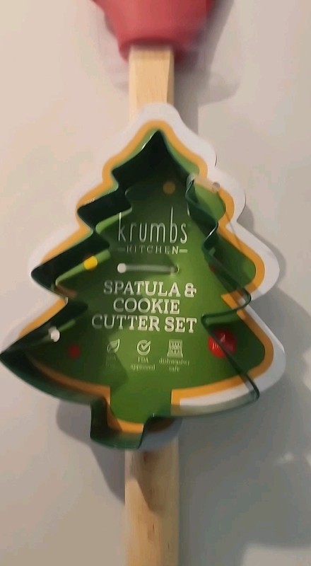 KRUMBS Kitchen SPATULA & Cookie CUTTER SET Red Christmas. gallery