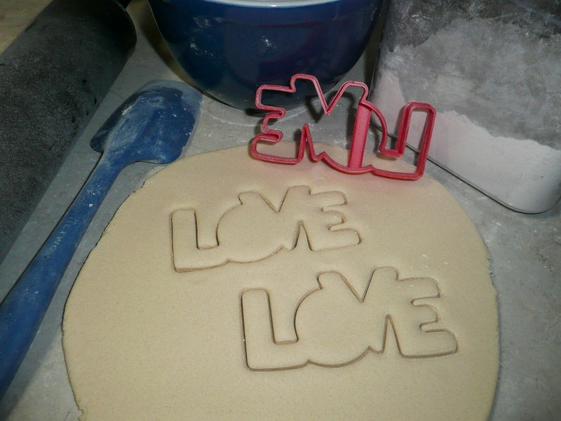 LOVE WORD BLOCK LETTERS OUTLINE VALENTINES WEDDING COOKIE CUTTER USA PR3323 gallery