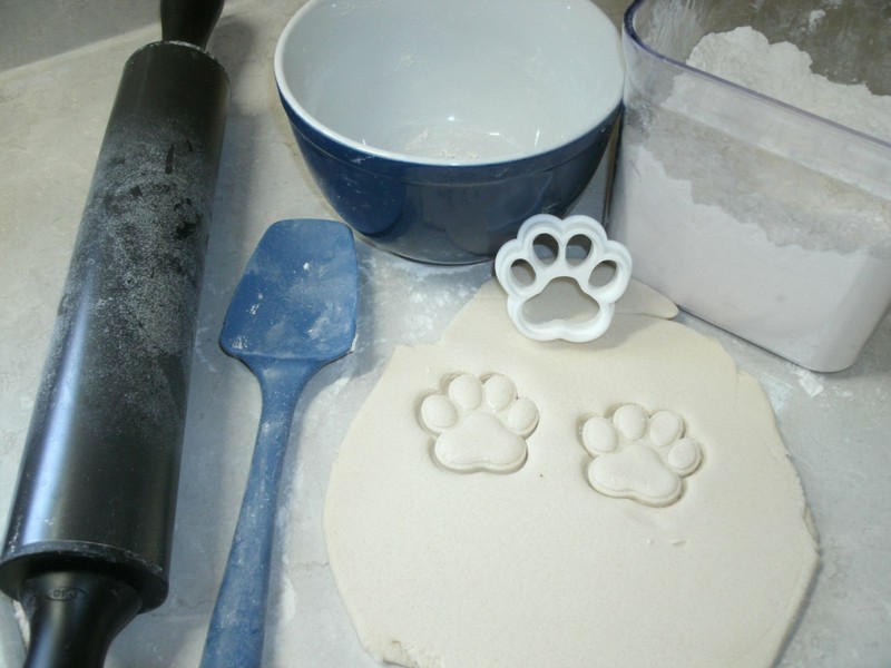 RESCUE PETS ARE BEST SET OF 4 PAW HEART DOG CAT SHELTER COOKIE CUTTER USA PR1042 gallery