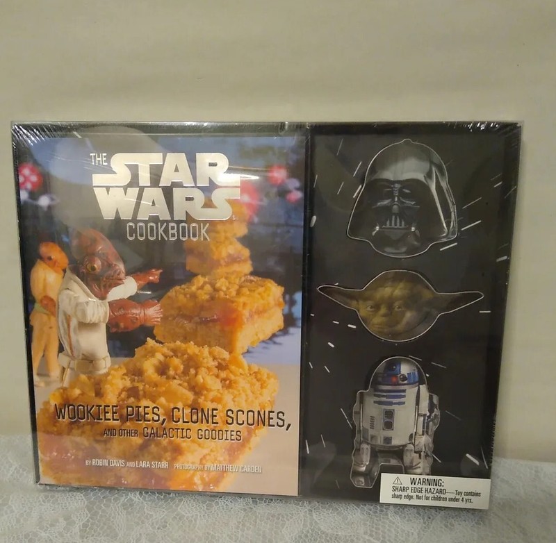 New Sealed Star Wars Cookbook & 3 Cookie Cutters