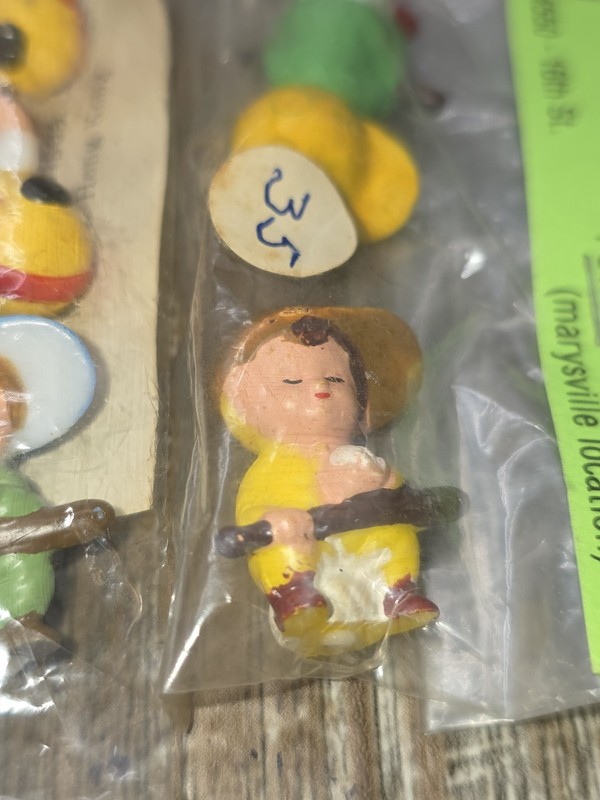 Wilton Baseball Player Set Cake Decoration gallery