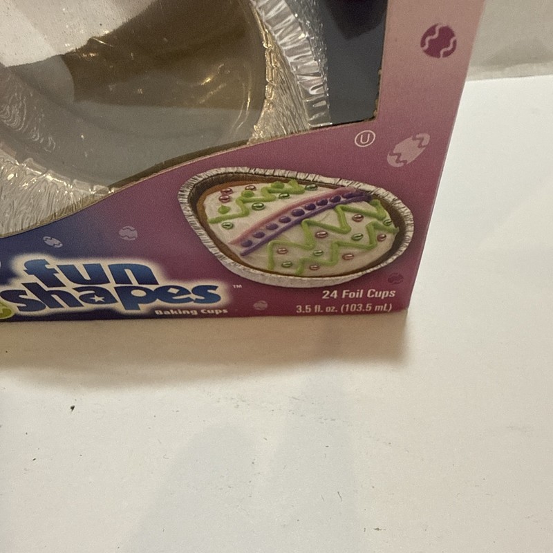 Reynolds Fun Shapes 2 Sets of 24 Oval Egg Foil Baking Cups Easter Cake gallery