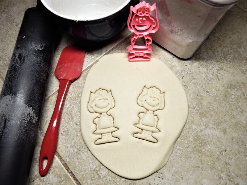 THEME OF GREAT PUMPKIN CHARLIE BROWN SET OF 7 COOKIE CUTTERS MADE IN USA PR1654 gallery