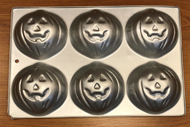 Wilton 5 piece assortment cake pans/candy molds gallery