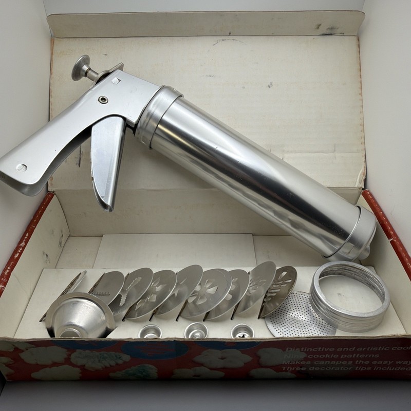 Vtg Wear-Ever Cookie Gun & Pastry Decorator 3365 COMPLETE w/ Box & Recipes gallery