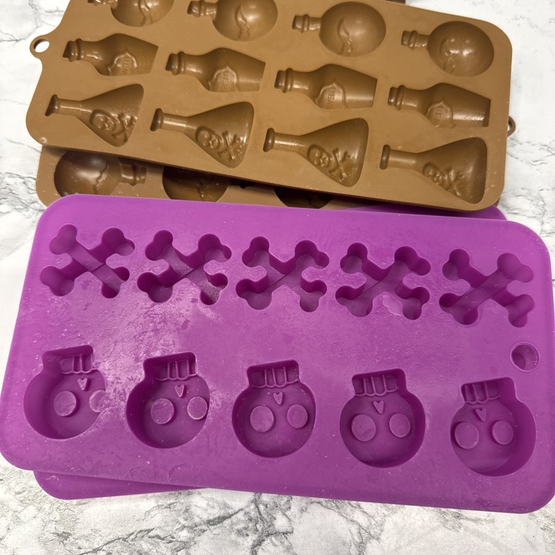 Silicone Molds Skulls and Potion Bottles lot of 6 USED gallery