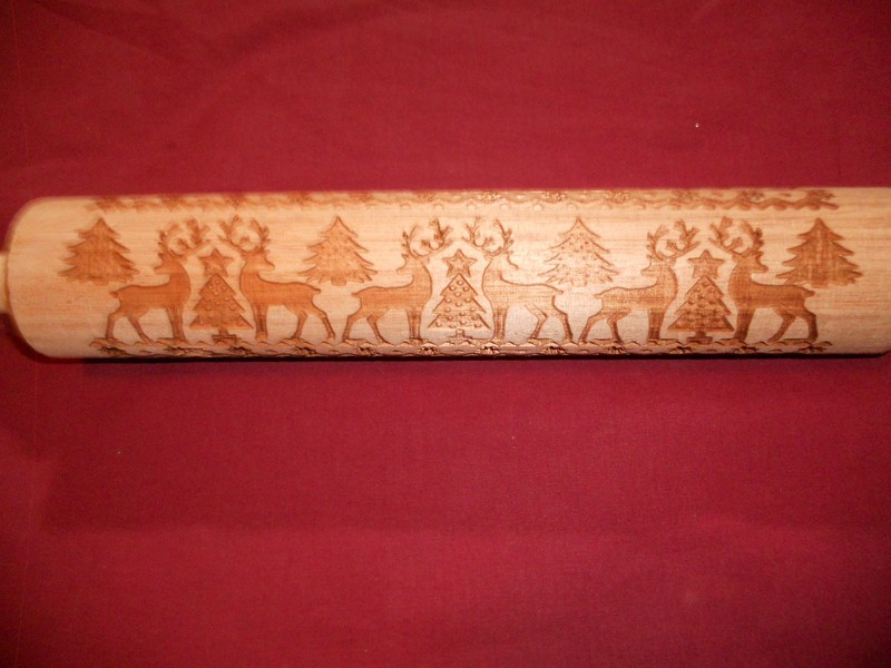 ROLLING PIN Wooden Carved Embossed Reindeer Christmas Holiday Trees Deer 17″