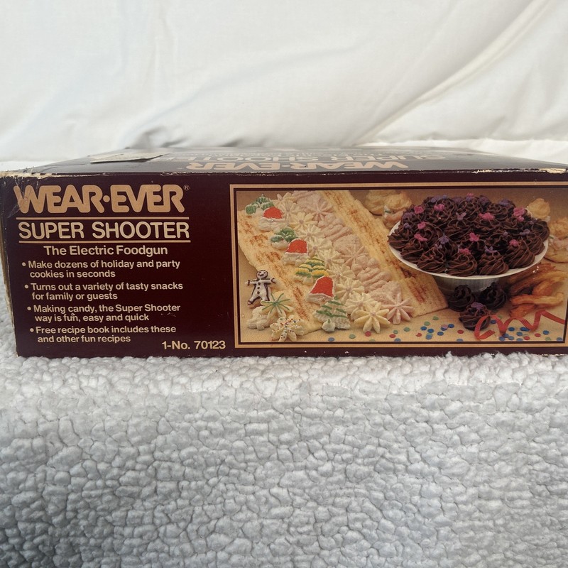 VINTAGE WEAR-EVER super shooter 70123 Electric Cookie Press Complete And Tested gallery