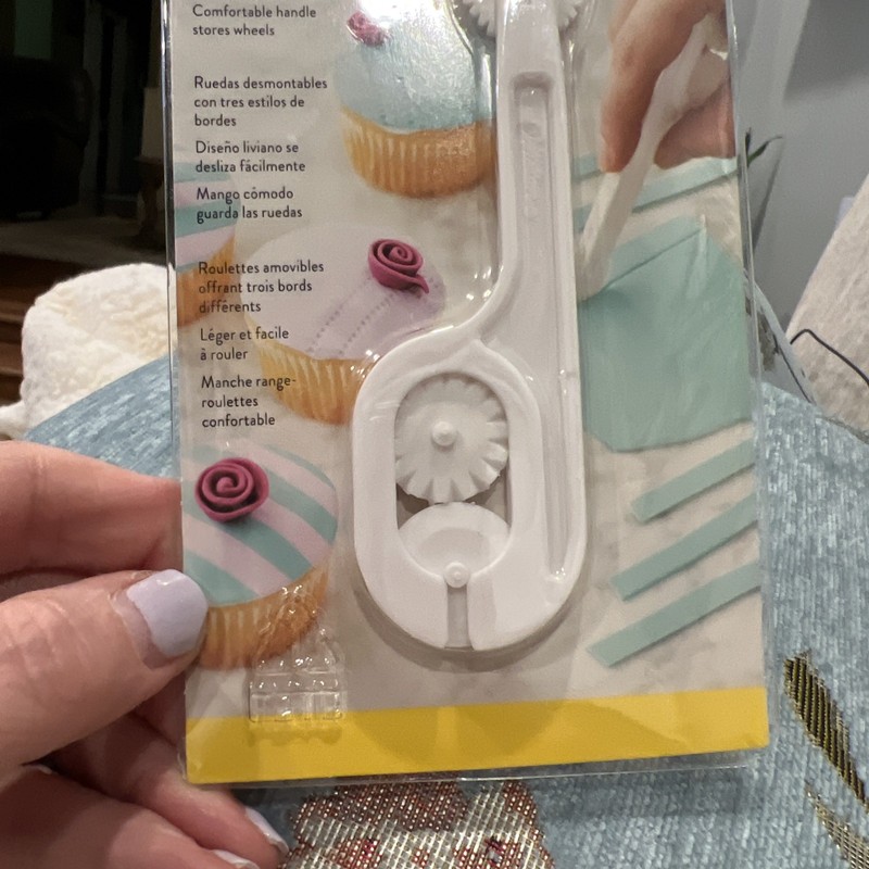 Wilton Fondant Cutter Embosser Detachable Wheels 3 Edge Styles gallery