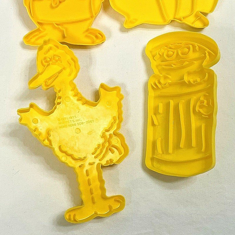WILTON Sesame Street Cookie Cutters Lot 4 Vtg 5" Oscar Big Bird Count Muppets gallery