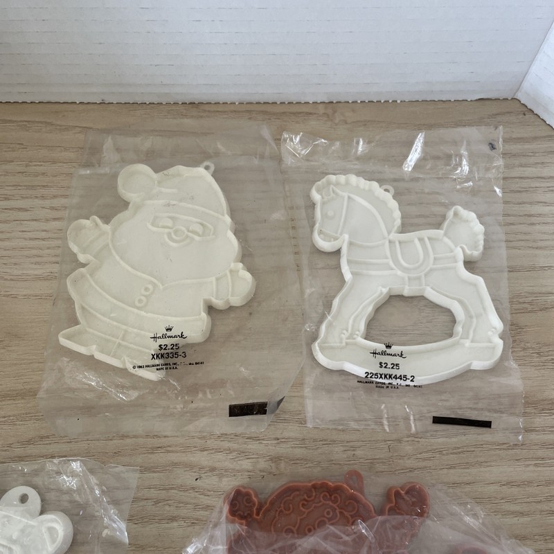 NEW Hallmark & Avon Lot of 6 Christmas Cookie Cutters Sealed 1980s Made in USA gallery