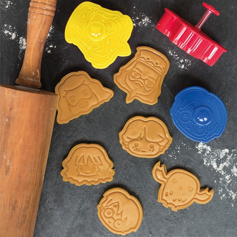 Harry Potter Cookie Cutter Baking Mold Hogwarts Crest Fans Kitchen Tool 1Set gallery