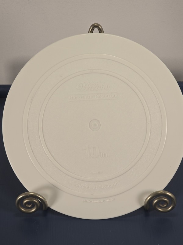 Lot Of 4 - Wilton Decorator Plates 1 - 14" ; 1 - 16" ; 2 - 10" Plate gallery