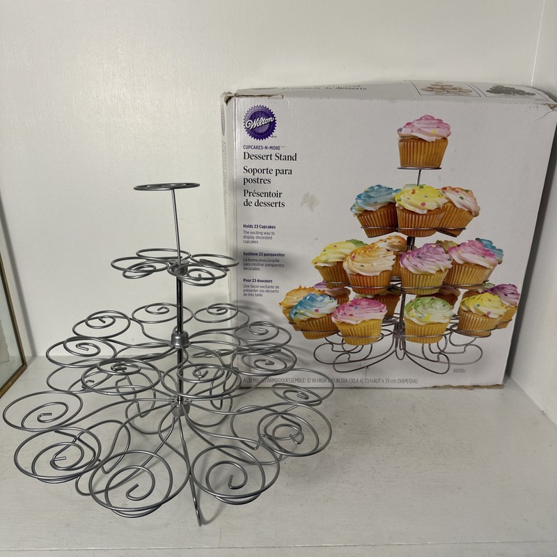 WILTON brand 13 Cupcakes ‘n More Dessert Stand Holder Display Complete
